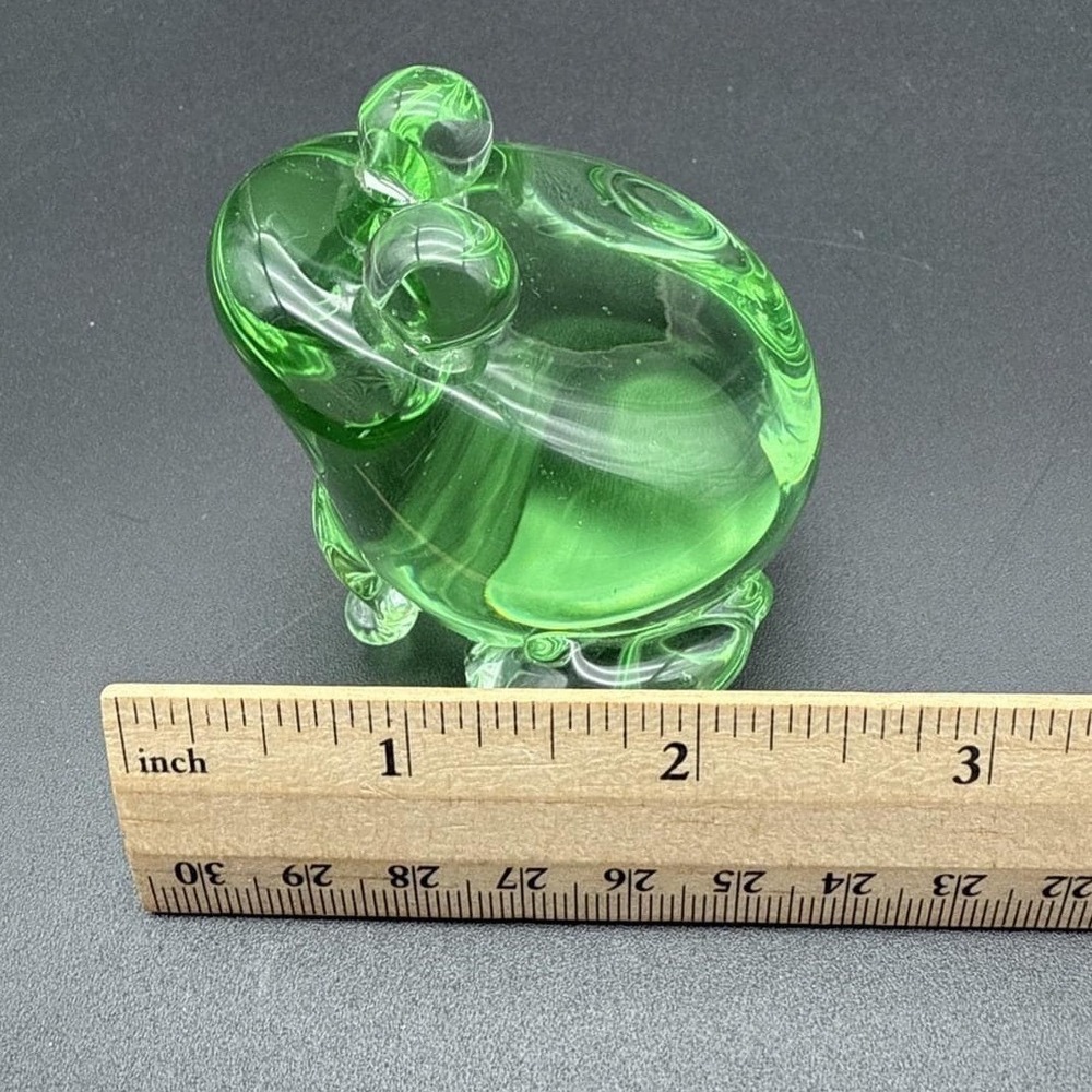 Vintage Crowning Touch Green Glass Frog Paperweight - Picture 8 of 9
